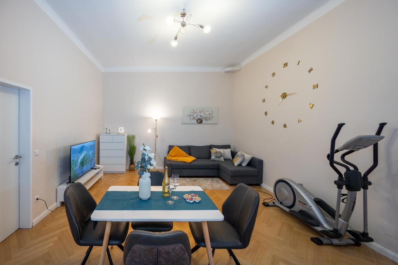 Charming Apartment Near Prater Wenen Buitenkant foto